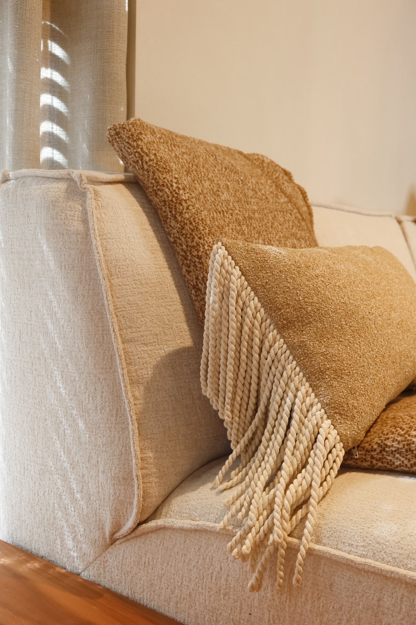 VDK Tokio Nights Cushion Stone TSL`White 30x50