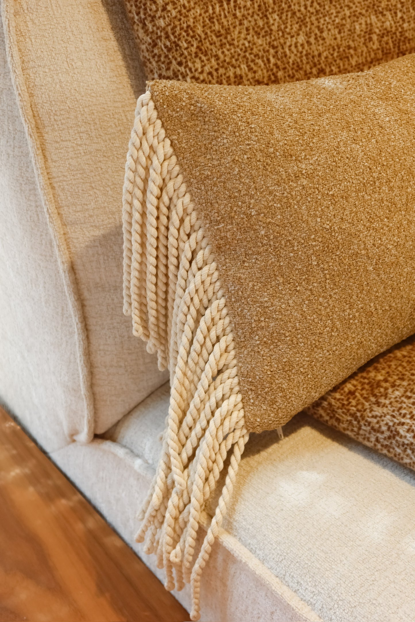 VDK Tokio Nights Cushion Stone TSL`White 30x50