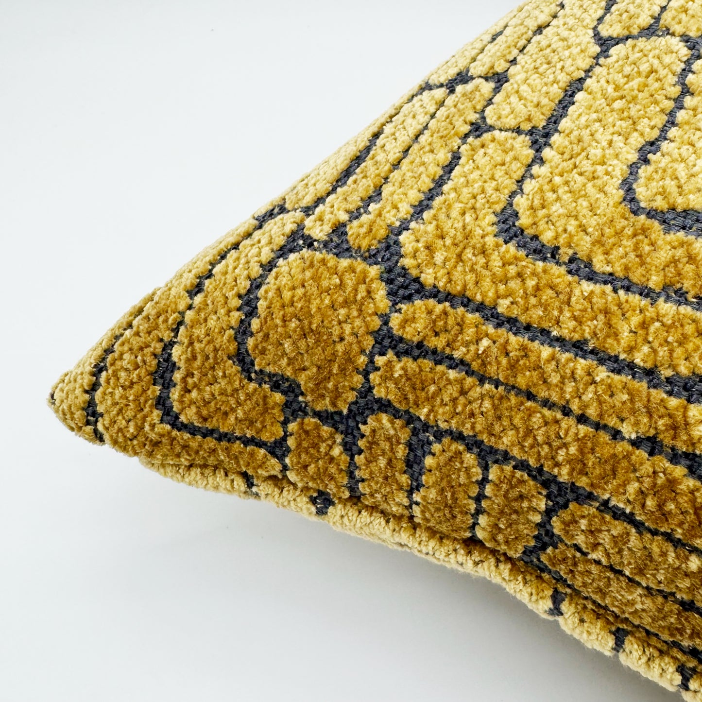 VDK Rebel Cushion Dark Stone 40x60cm